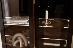Czarna witryna Dancan ARTEMISA ze złotymi dodatkami