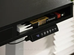 Czarne Biurko Regulowane Z Dwiema Półkami Otso 120 Biały Metalowy Stelaż