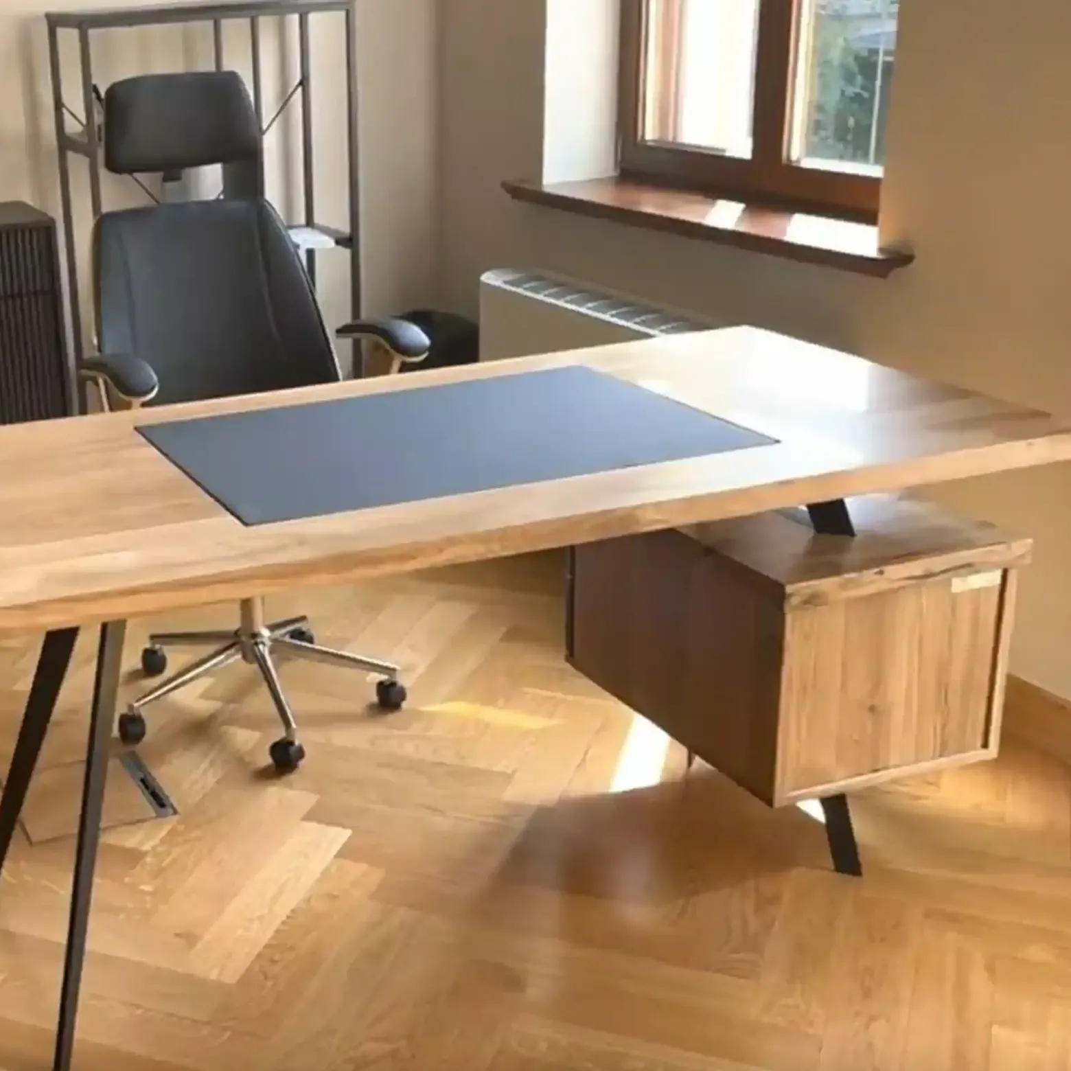 Designerskie biurko dębowe - metalowe nogi do biura VITA