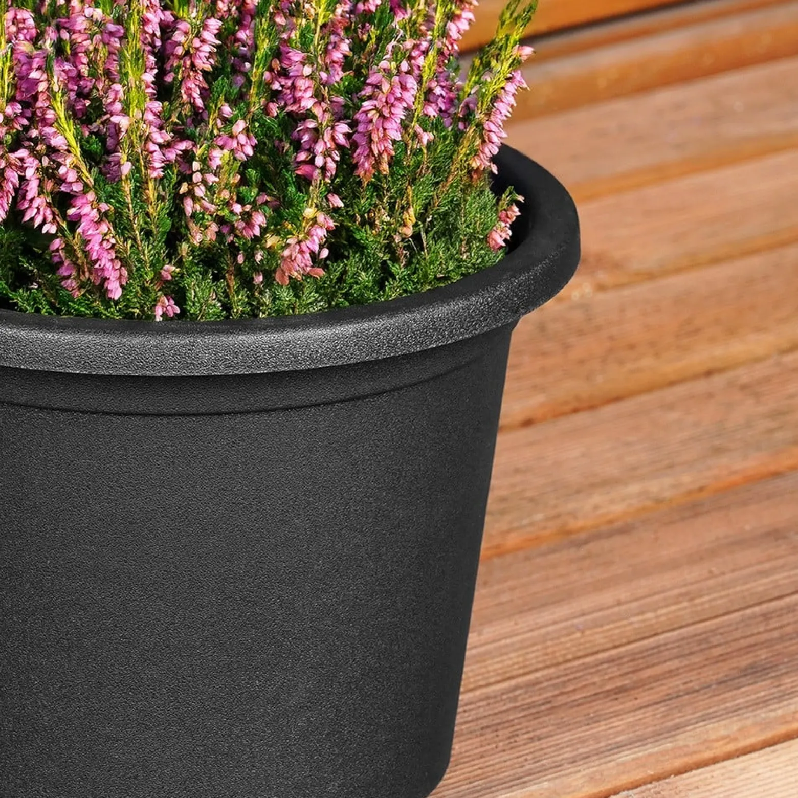 Doniczka ogrodowa plastikowa czarna okrągła 20 cm