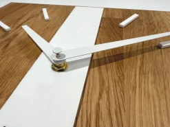 Drewniany zegar na ścianę dąb klasyk 30cm biały SQ do salonu