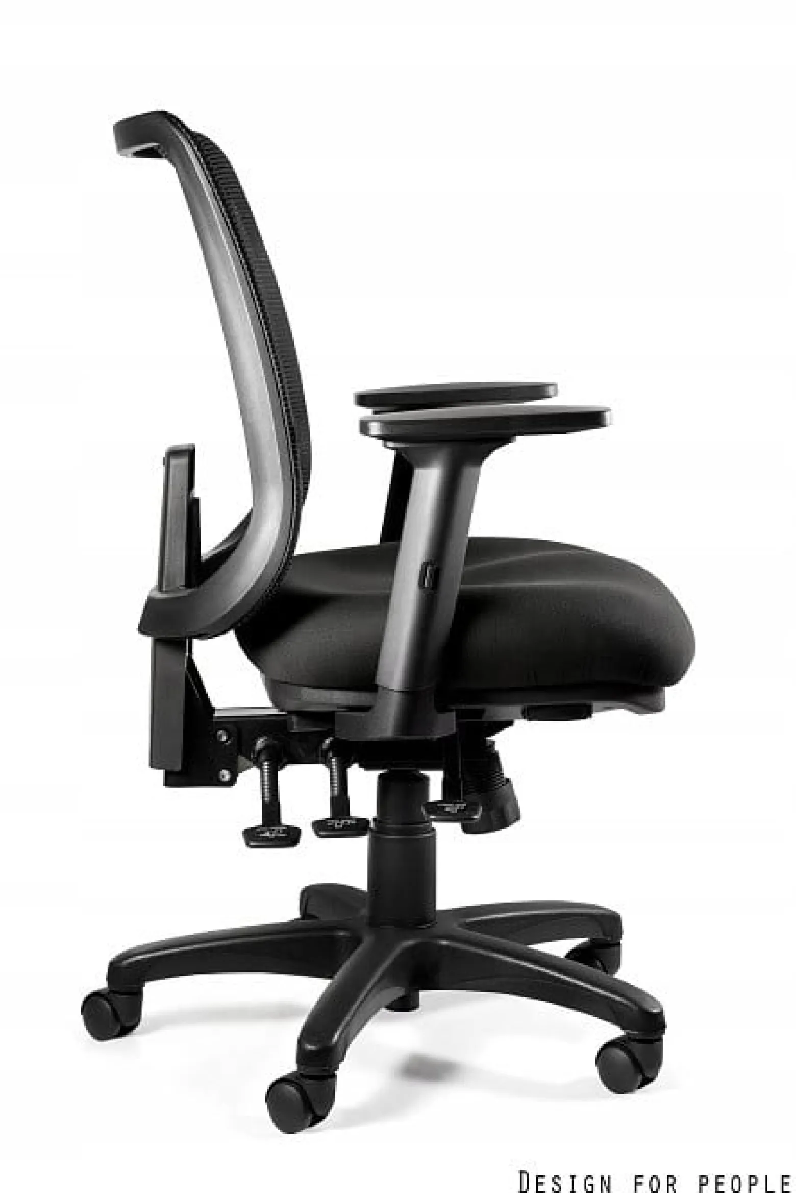 Ergonomiczny fotel biurowy SAGA PLUS M czarny siatka/tkanina