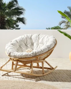 Fotel bujany rattanowy naturalny z jasnobeżowym
