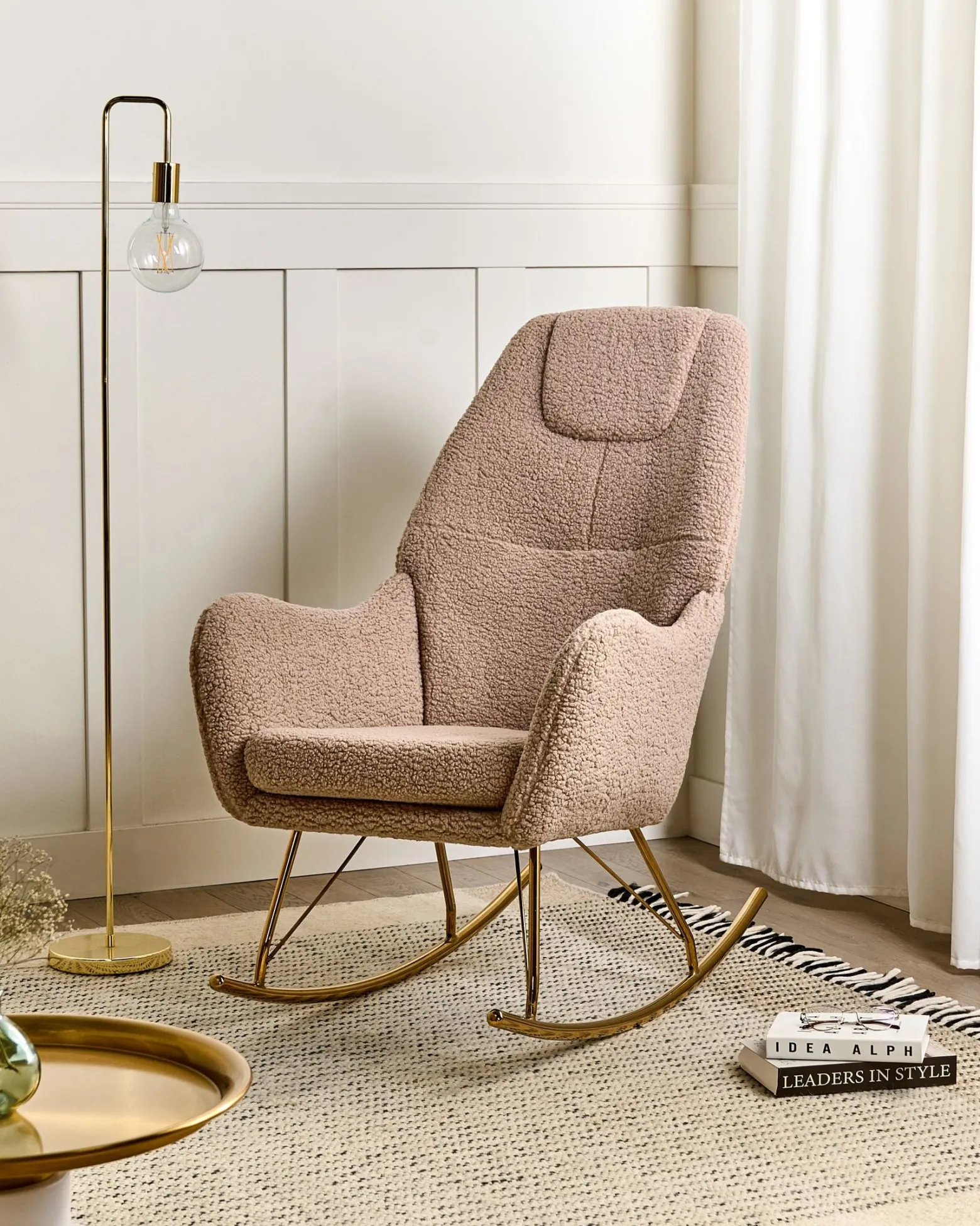 Fotel bujany tapicerowany boucle metalowe nogi beżowy