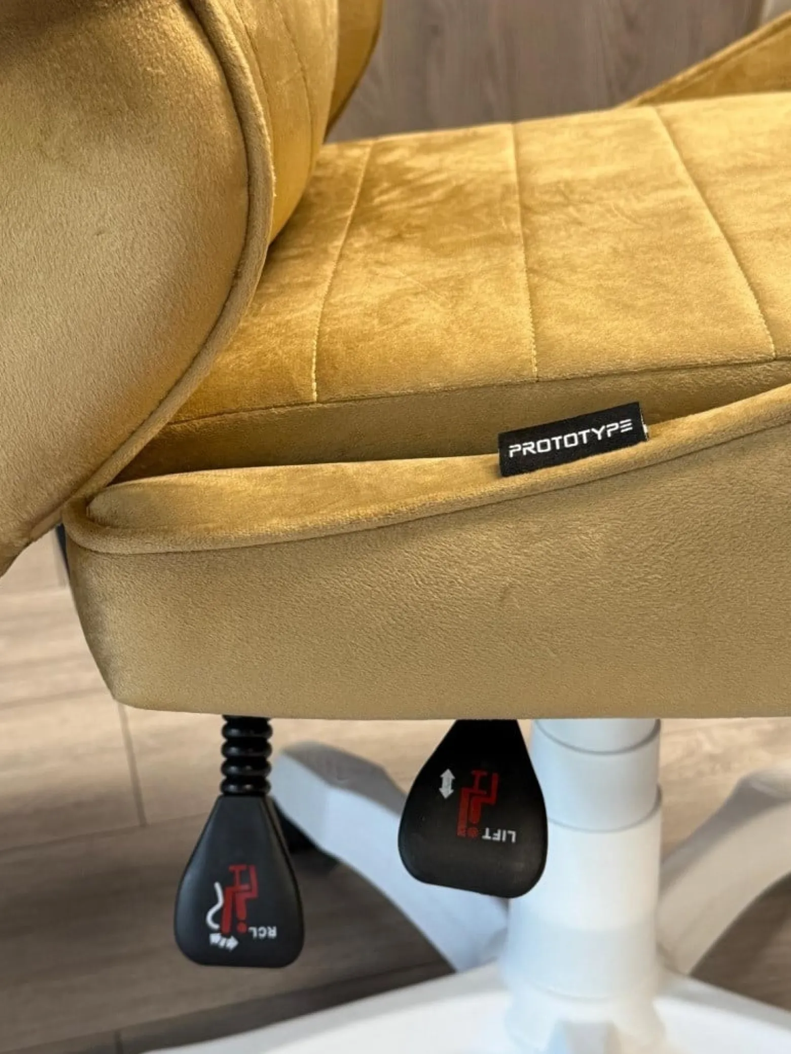 Fotel obrotowy gamingowy ENZO XL BEIGE ALCANTARA ICE