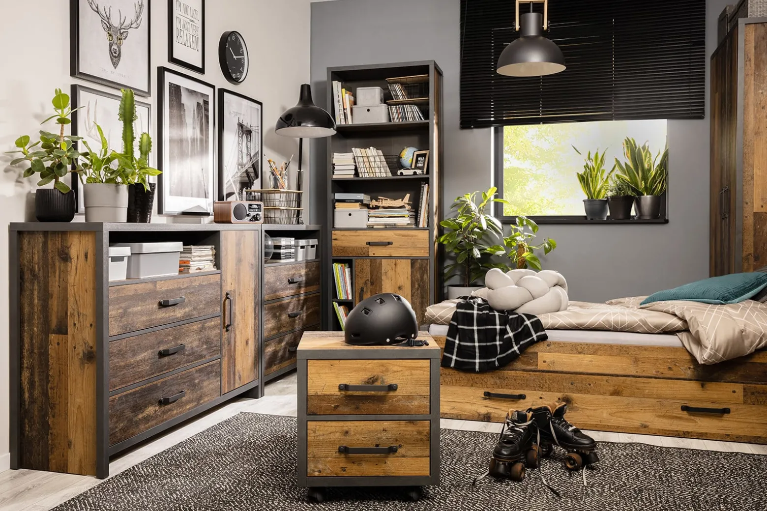 Komoda Weston 90 cm z 3 szufladami i półką sosna old style