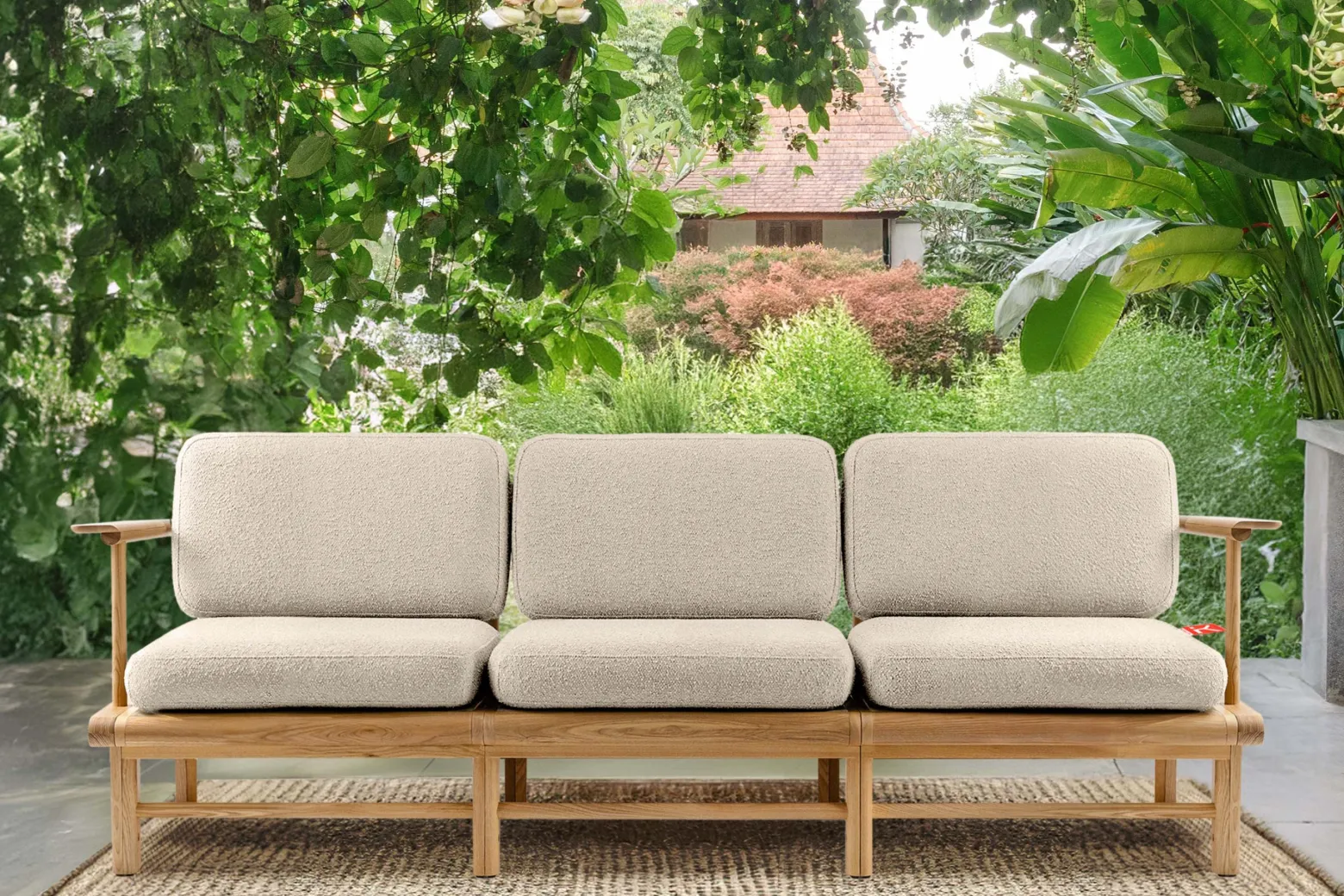 KONSIMO ATREDA Sofa ogrodowa 3-osobowa, kremowa, drewno jesionowe