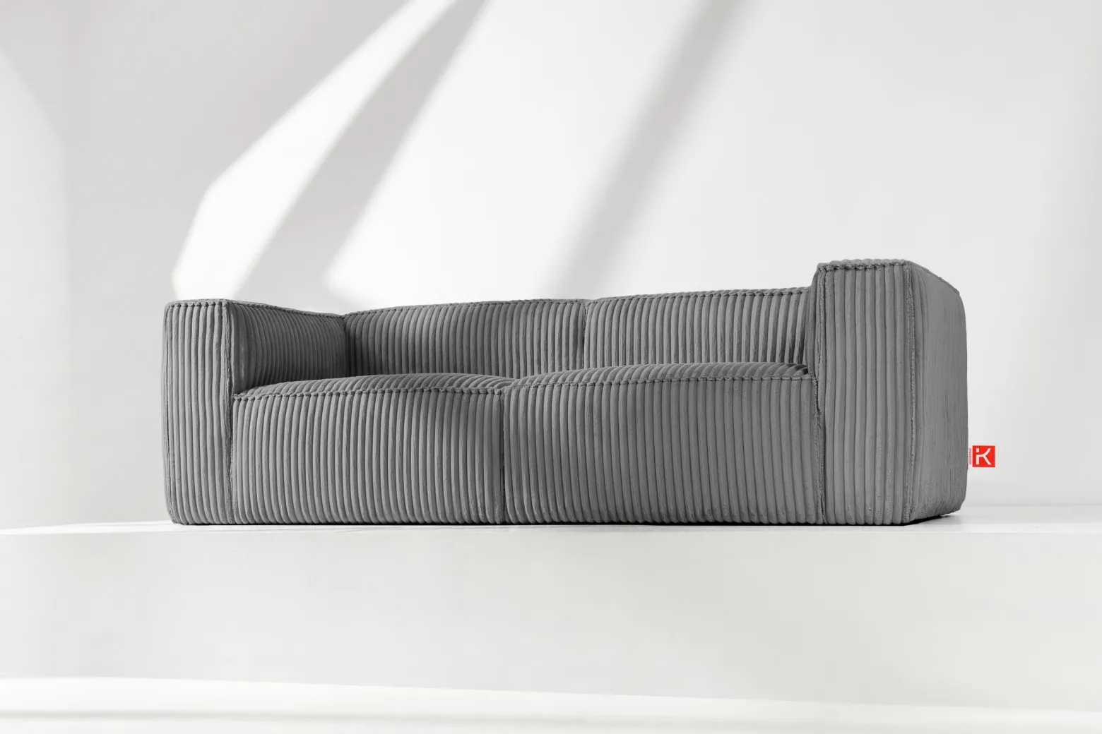 KONSIMO FEROX Nowoczesna sofa trzyosobowa w tkaninie sztruksowej