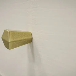 KONSIMO FLOREN Mała komoda 100 cm z szufladami na złotych nogach