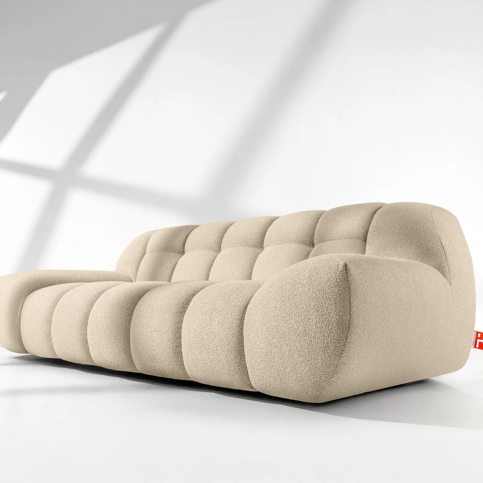 KONSIMO VENA Sofa dwuosobowa styl japandi, efekt "bubble" tkanina boucle