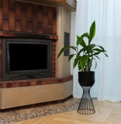 Kwietnik z osłonką stojący metalowy czarny 46cm druciany