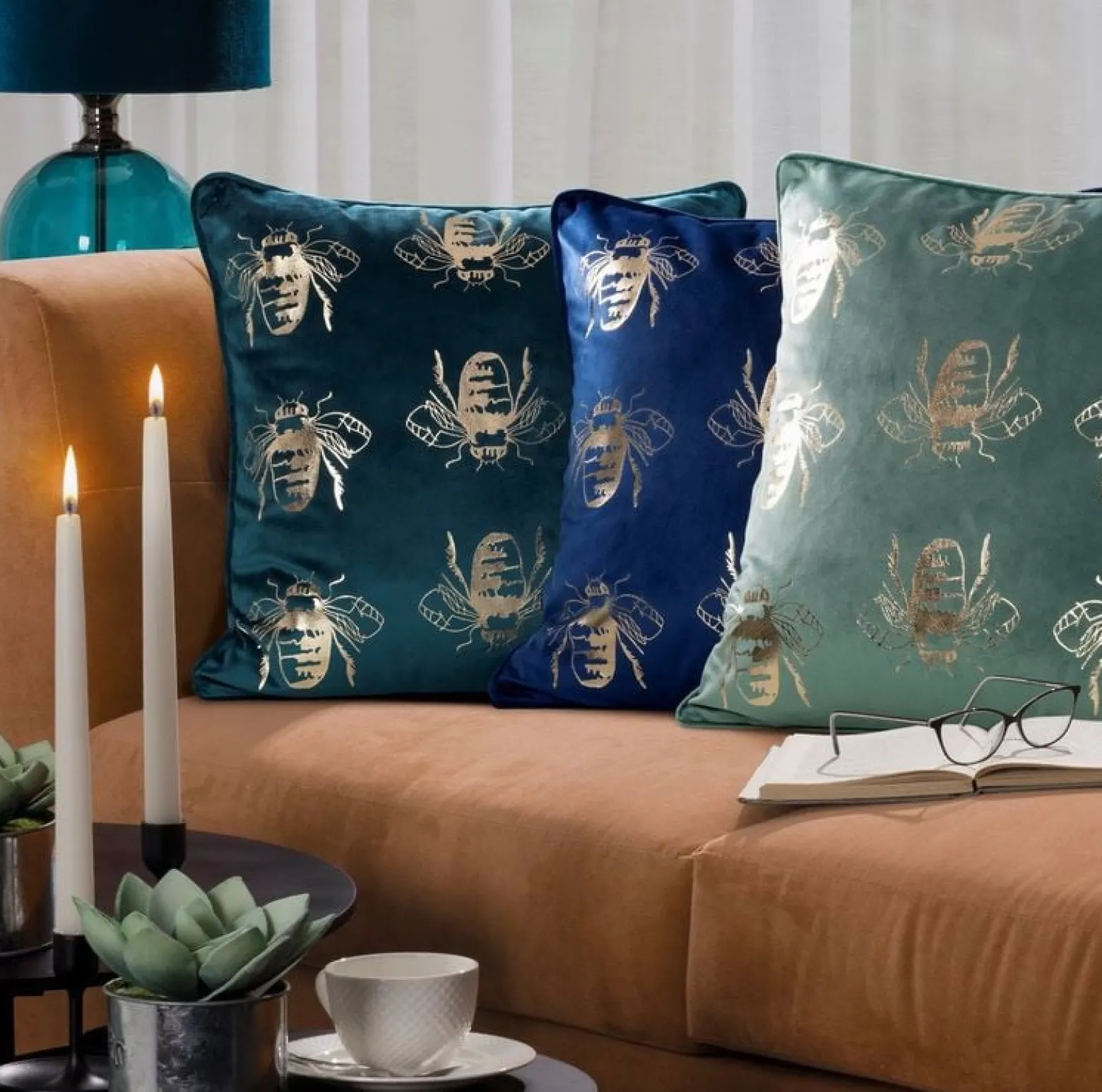 Poszewka 45x45 15G zielona ciemna złota pszczoły welurowa