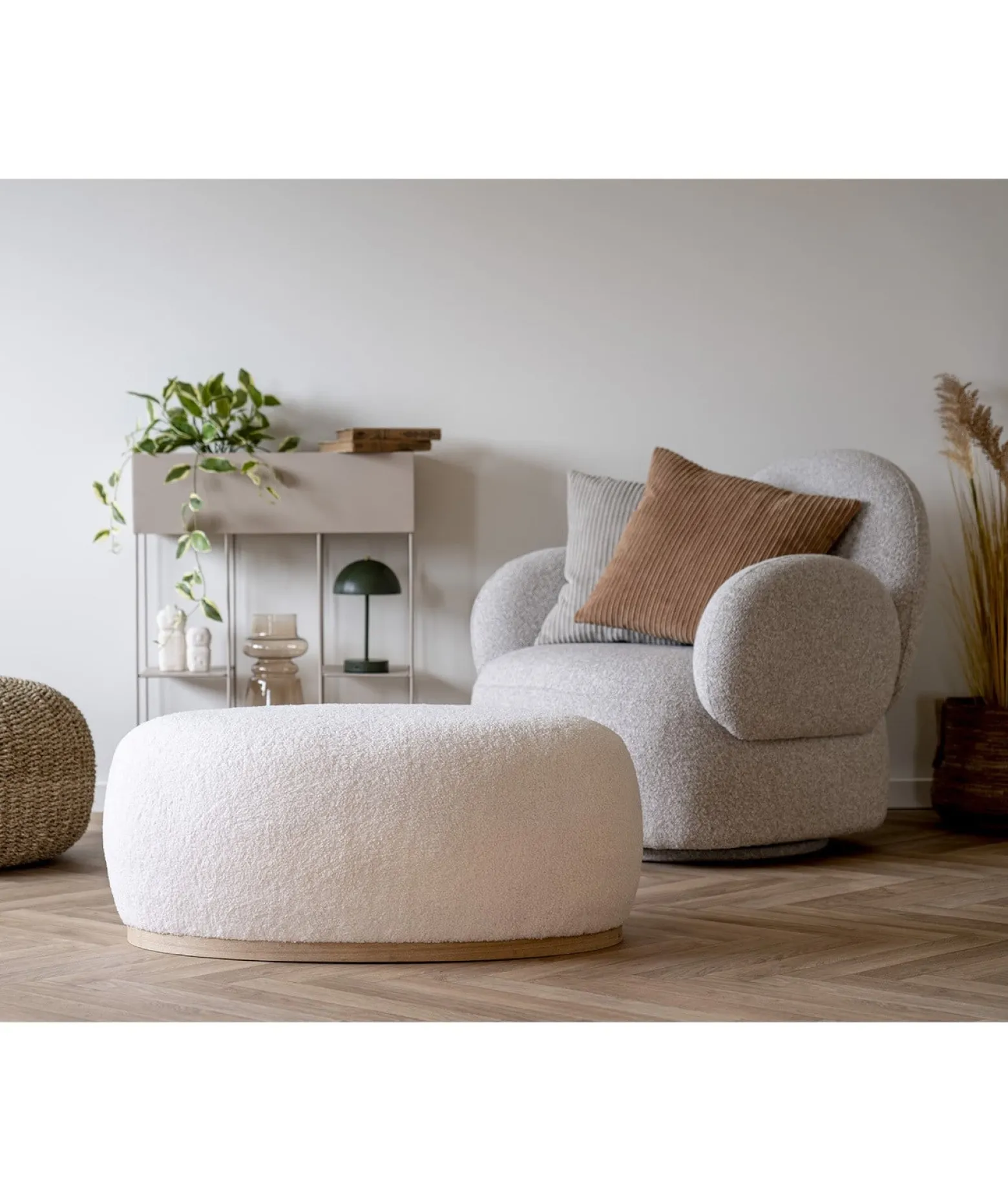 PUFA Manhattan biała teddy OBŁY KSZTAŁT styl skandynawski