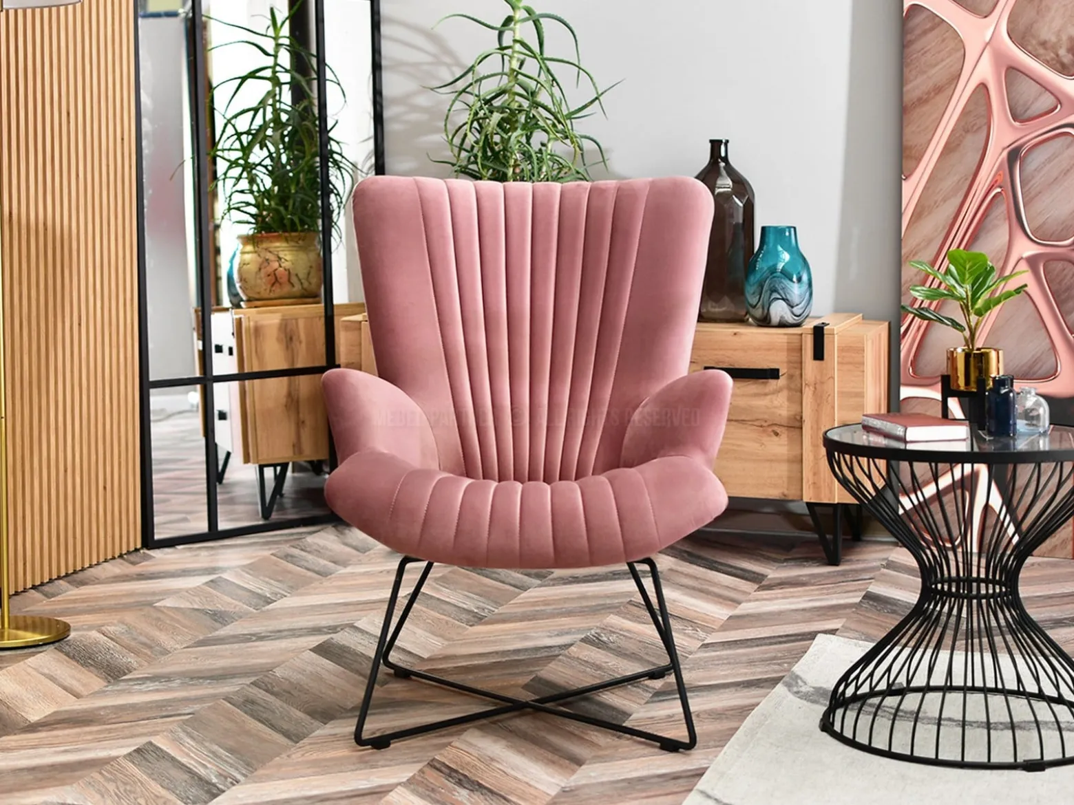 Różowy Welurowy Fotel Nell Glamour Do Salonu I Sypialni