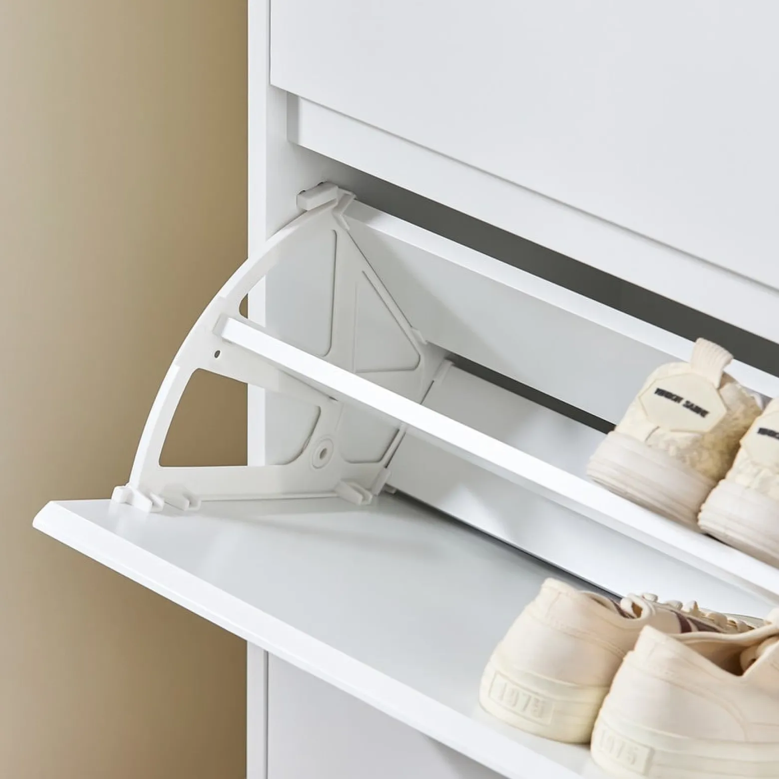 SoBuy Szafka na buty z trzema drzwiczkami 80x34x122.1cm FSR189-NW