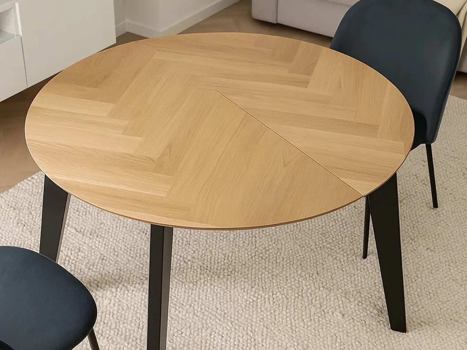 Stół okrągły rozkładany 120-198 cm Herringbone, jodełka lakierowana