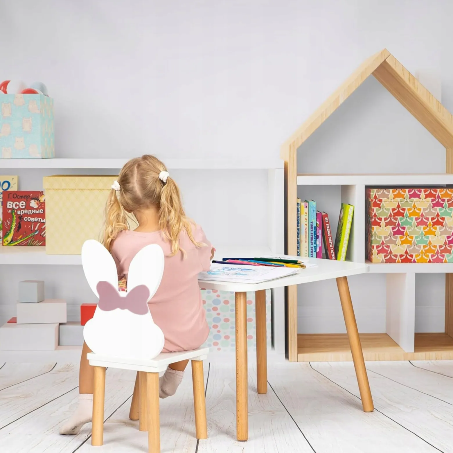 Stolik 50/60 cm i dwa krzesełka królik kokarda