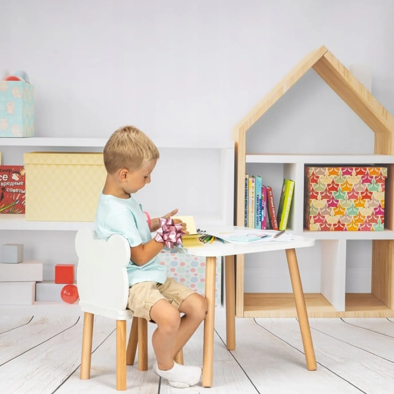 Stolik dla dzieci kwadratowy 50 cm biały