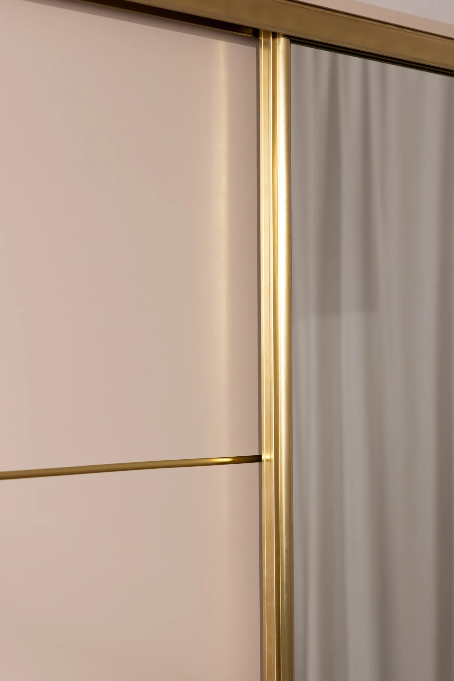 Szafa przesuwna z lustrem 250 cm GOLD NEW trzydrzwiowa szafa z szufladami