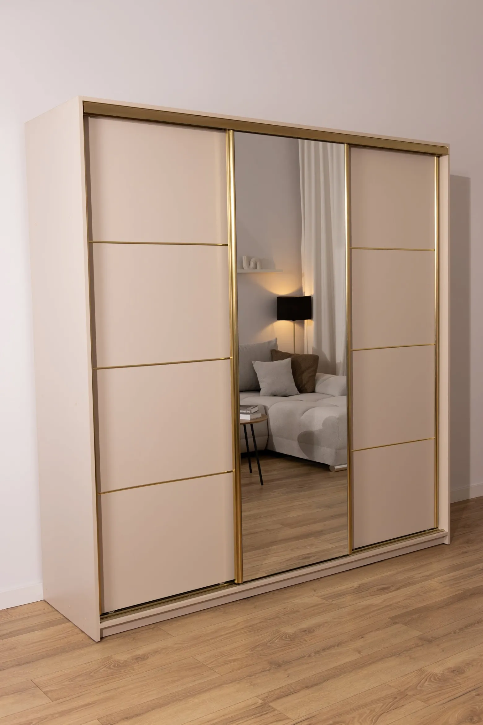 Szafa przesuwna z lustrem 250 cm GOLD NEW trzydrzwiowa szafa z szufladami