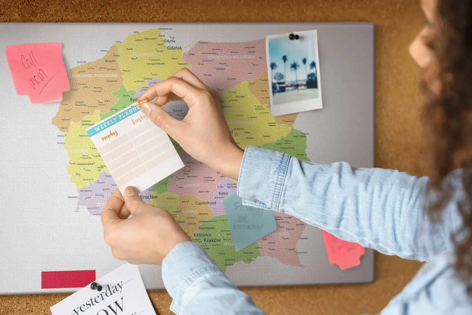 Tablica korkowa z nadrukiem do pokoju dziecka + pinezki Mapa