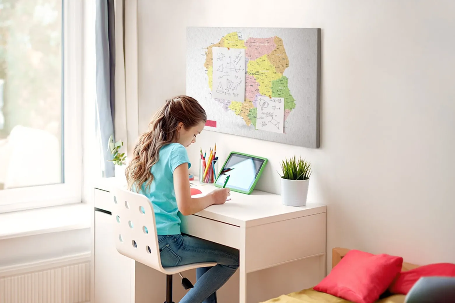 Tablica korkowa 100x70 cm do pokoju dziecka + pinezki Mapa
