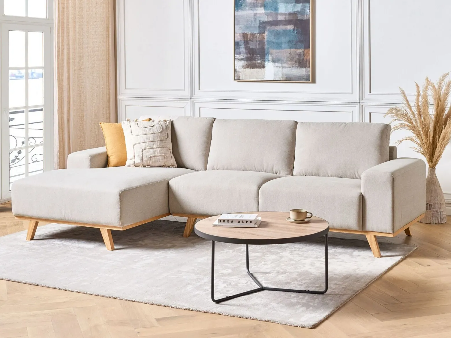 Tapicerowana sofa narożna z poduchami beżowa