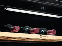 Winiarka Electrolux EWUS052B5B do chłodzenia wina czarna