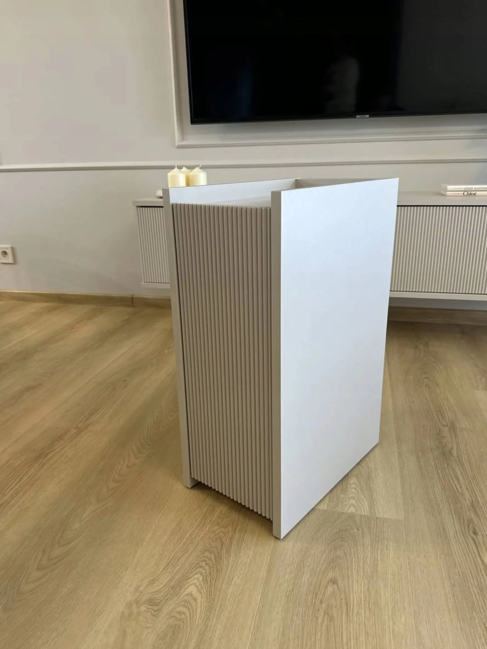 Wąski stolik nocny NARROW ryfle kaszmir półki szafka nocna szerokość 25cm