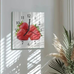 Zegar ozdobny 30x30 Truskawki design na ścianę