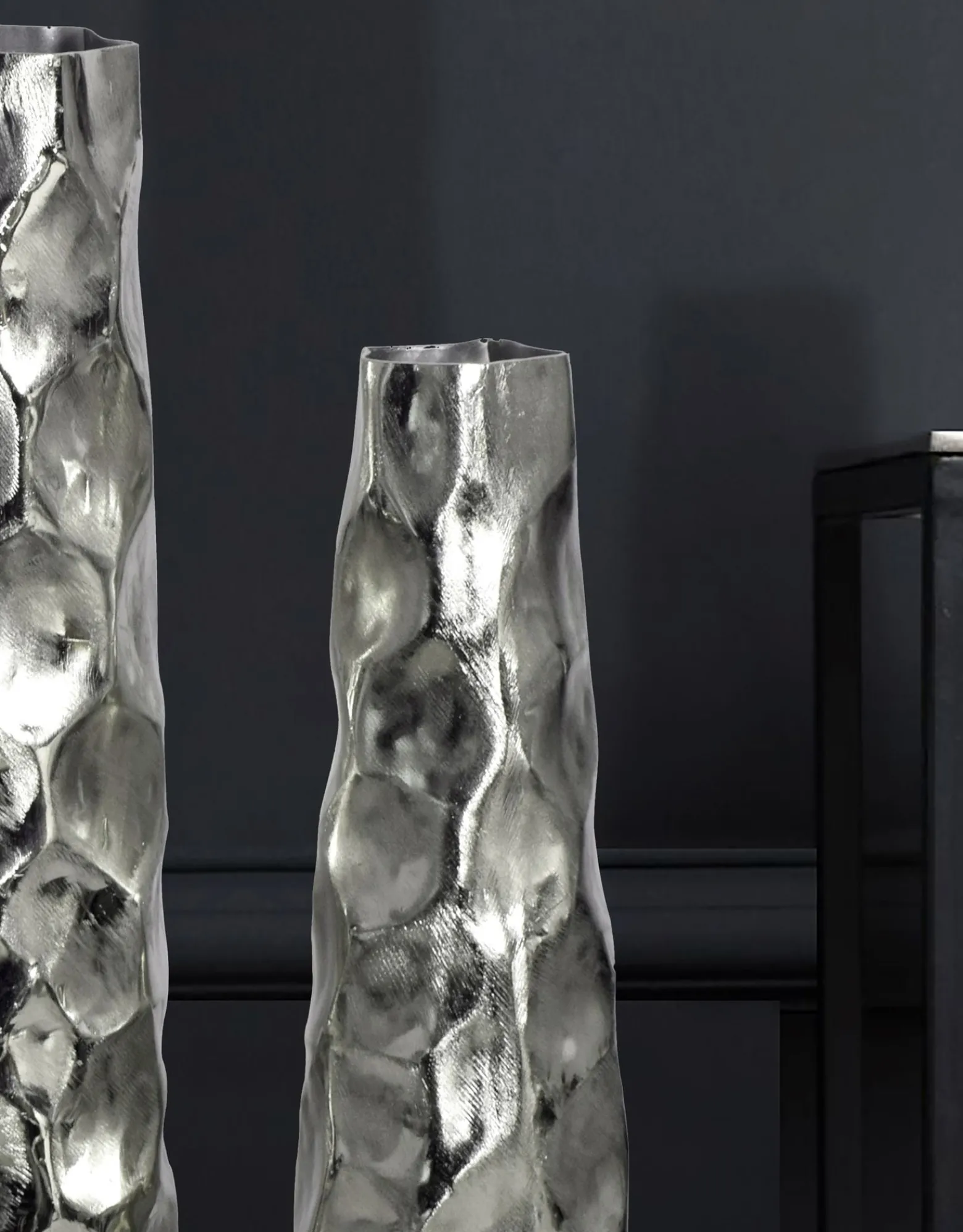 Zestaw 2 Wazonów Aluminiowych Nowoczesny Młotkowy Wazon Kwiaty Metal